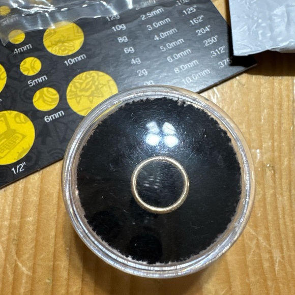 Urban Body Jewelry 7mm 14k Yellow Gold 16G Clicker Seamless Hinged Hoop Earring - Picture 9 of 9